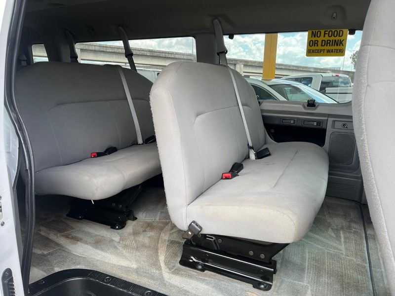 Ford Econoline Wagon Vehicle Image 10