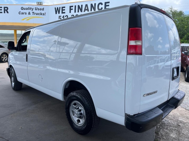Chevrolet Express Cargo Van Vehicle Image 04