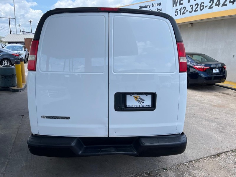 Chevrolet Express Cargo Van Vehicle Image 05