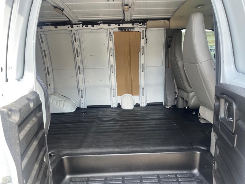 Chevrolet Express Cargo Van Vehicle Image 11