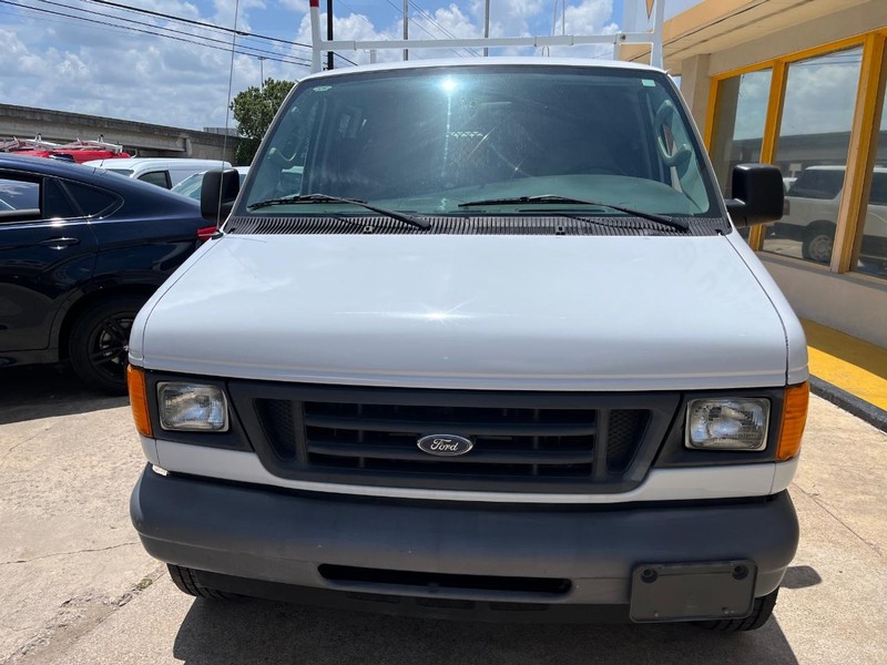 Ford Econoline Cargo Van Vehicle Image 02