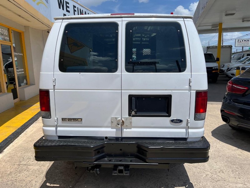 Ford Econoline Cargo Van Vehicle Image 05