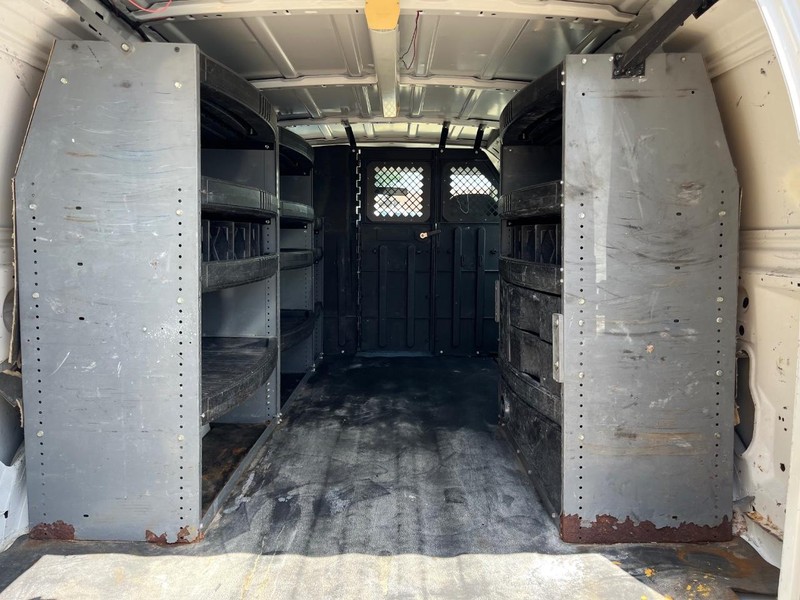 Ford Econoline Cargo Van Vehicle Image 10