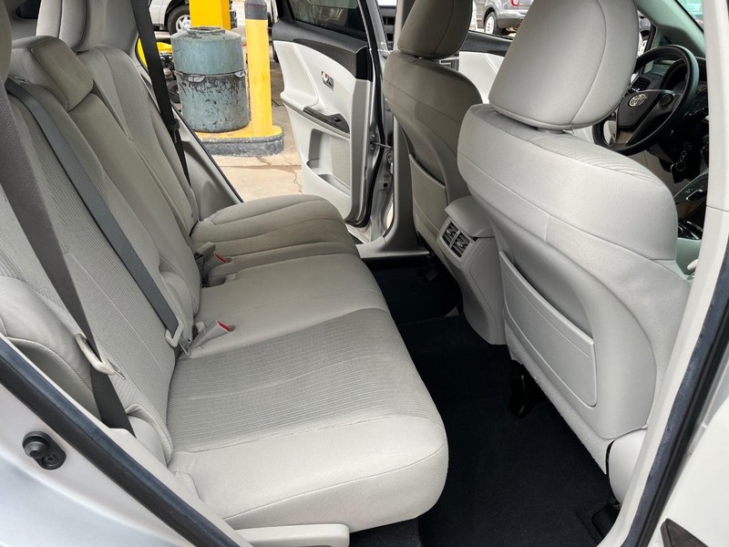 Toyota Venza Vehicle Image 09