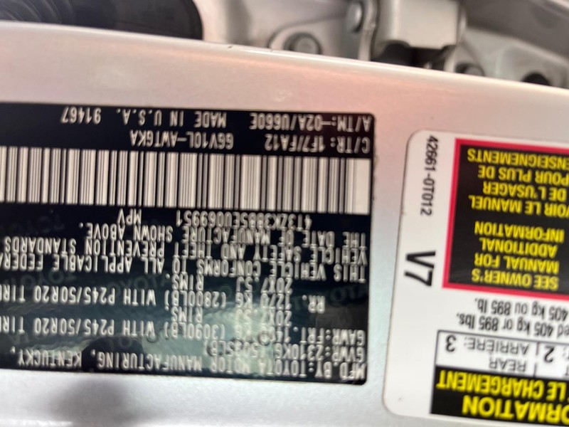 Toyota Venza Vehicle Image 14