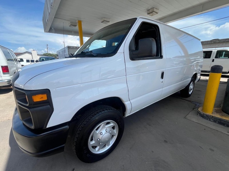 Ford Econoline Cargo Van Vehicle Image 03