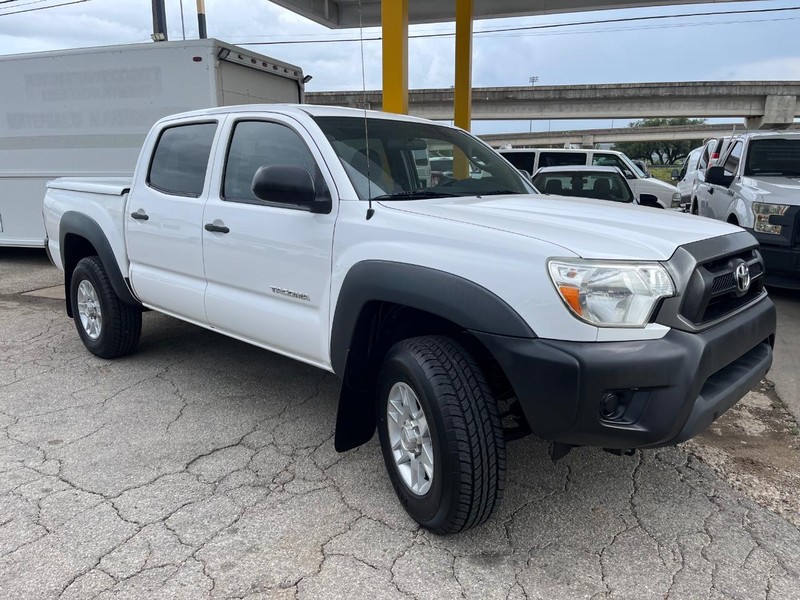 Toyota Tacoma Vehicle Image 02