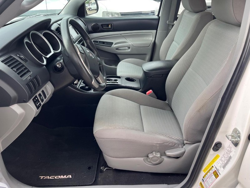 Toyota Tacoma Vehicle Image 06