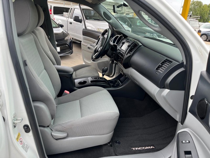 Toyota Tacoma Vehicle Image 08