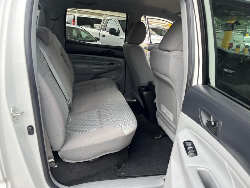 Toyota Tacoma Vehicle Image 09