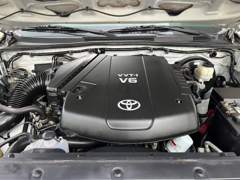 Toyota Tacoma Vehicle Image 12