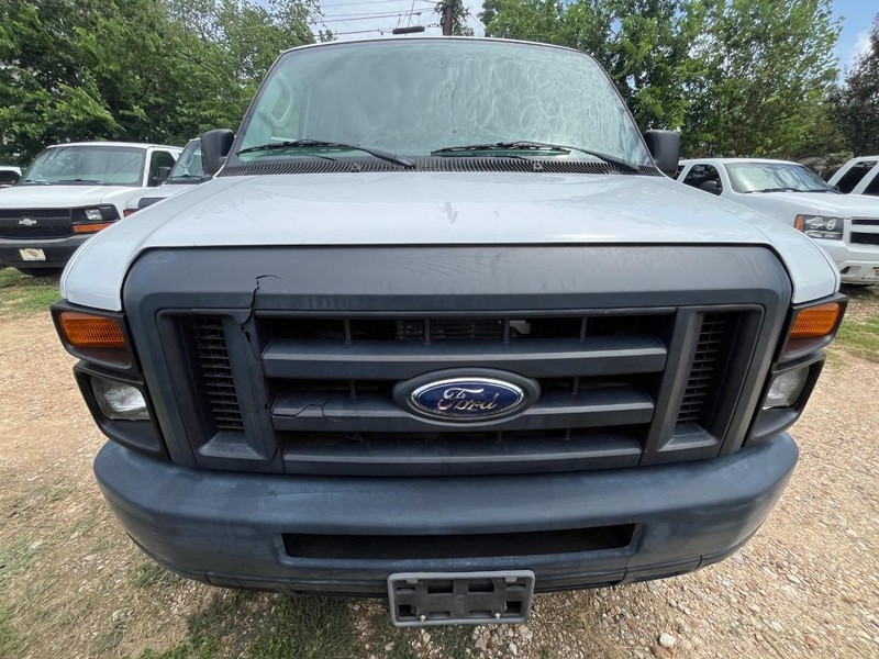 Ford Econoline Wagon Vehicle Image 02