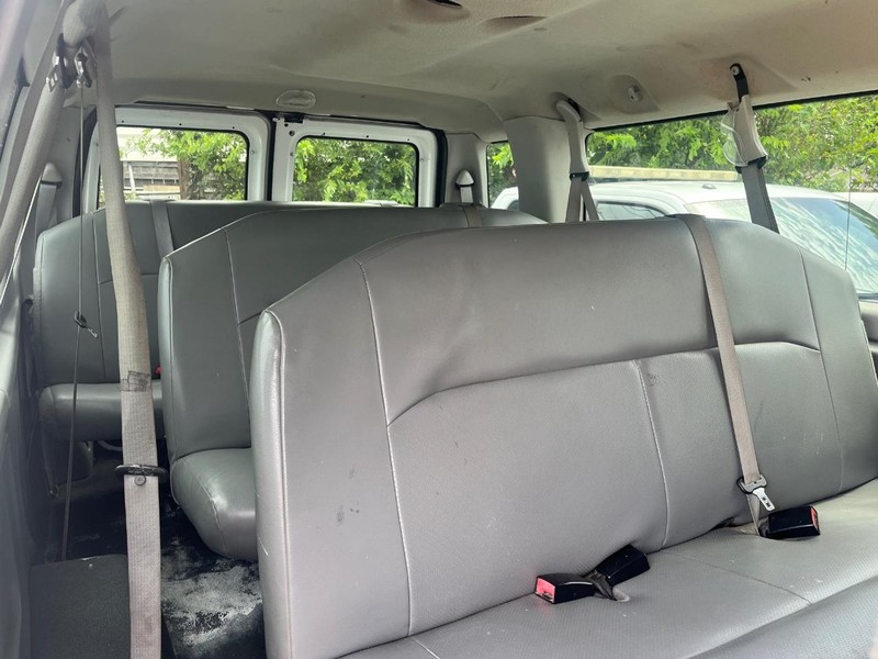 Ford Econoline Wagon Vehicle Image 09