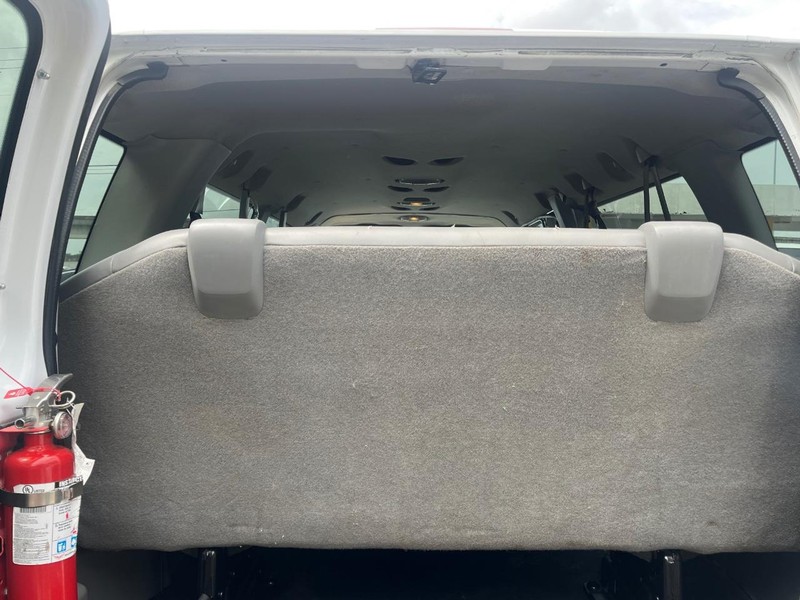 Ford Econoline Wagon Vehicle Image 10