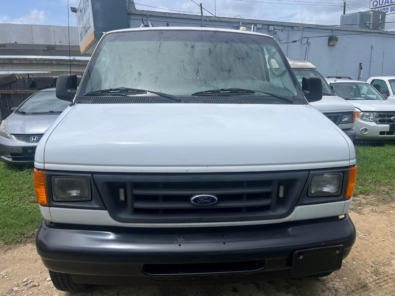 Ford Econoline Cargo Van Vehicle Image 02
