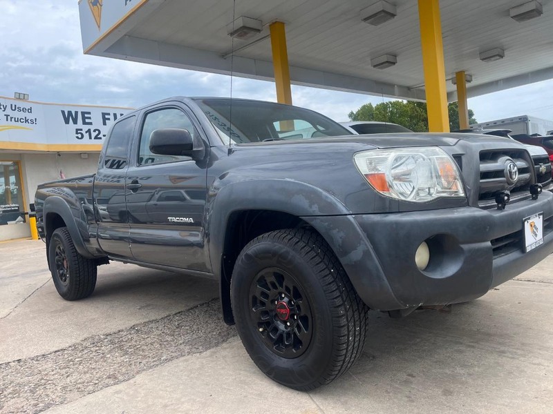 Toyota Tacoma Vehicle Image 03