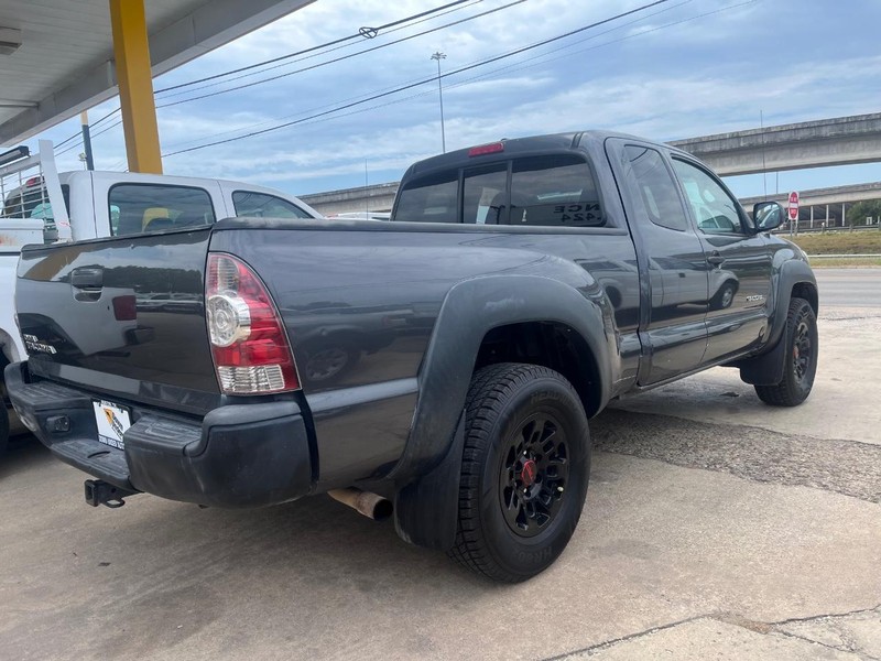 Toyota Tacoma Vehicle Image 04