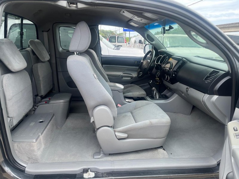 Toyota Tacoma Vehicle Image 07