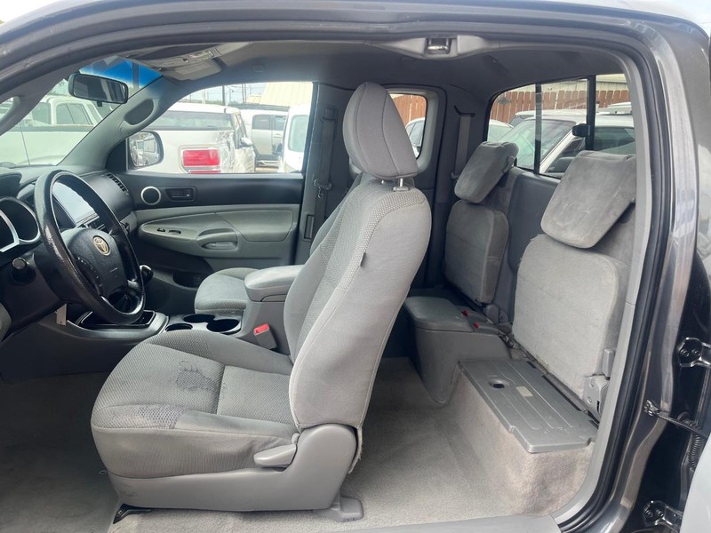 Toyota Tacoma Vehicle Image 08