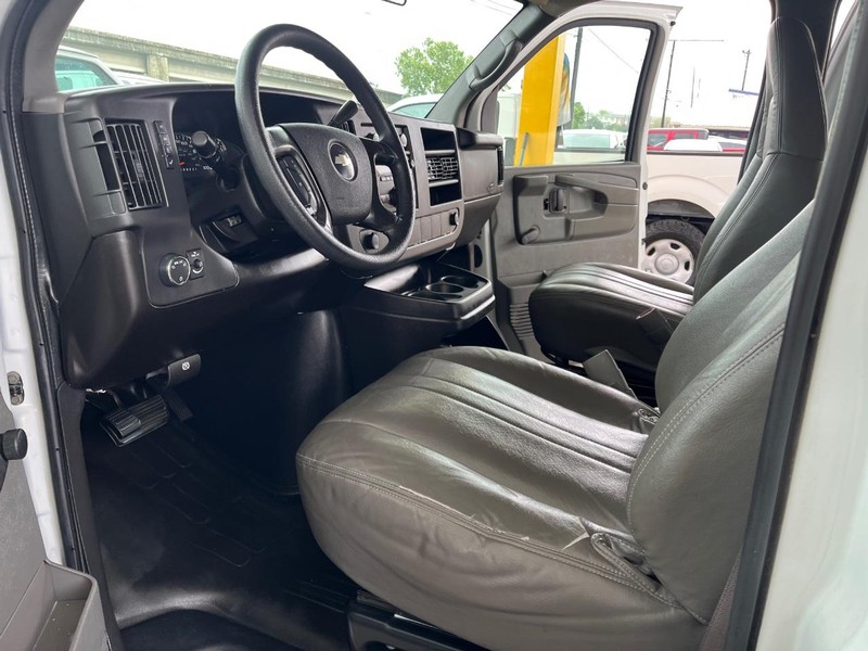 Chevrolet Express Cargo Van Vehicle Image 07
