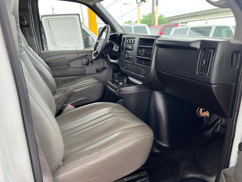 Chevrolet Express Cargo Van Vehicle Image 08