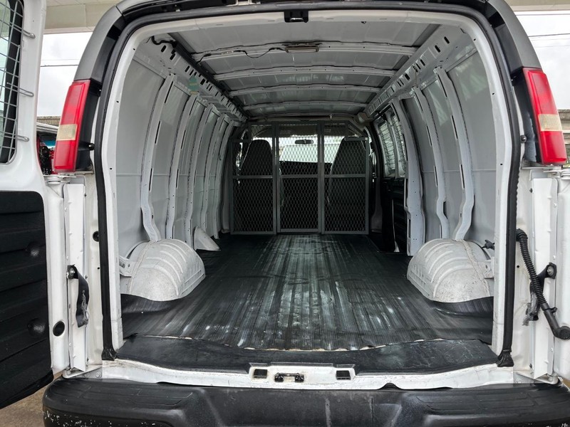 Chevrolet Express Cargo Van Vehicle Image 10