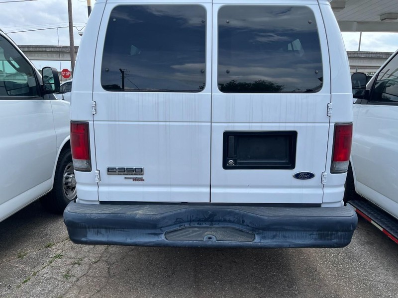 Ford Econoline Wagon Vehicle Image 03