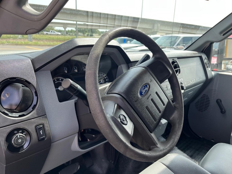 Ford Super Duty F-250 SRW Vehicle Image 11