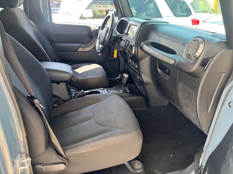 Jeep Wrangler Unlimited Vehicle Image 09
