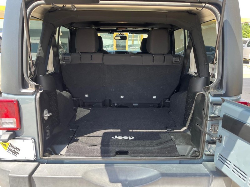 Jeep Wrangler Unlimited Vehicle Image 11