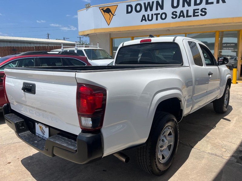 Toyota Tacoma 2WD Vehicle Image 06