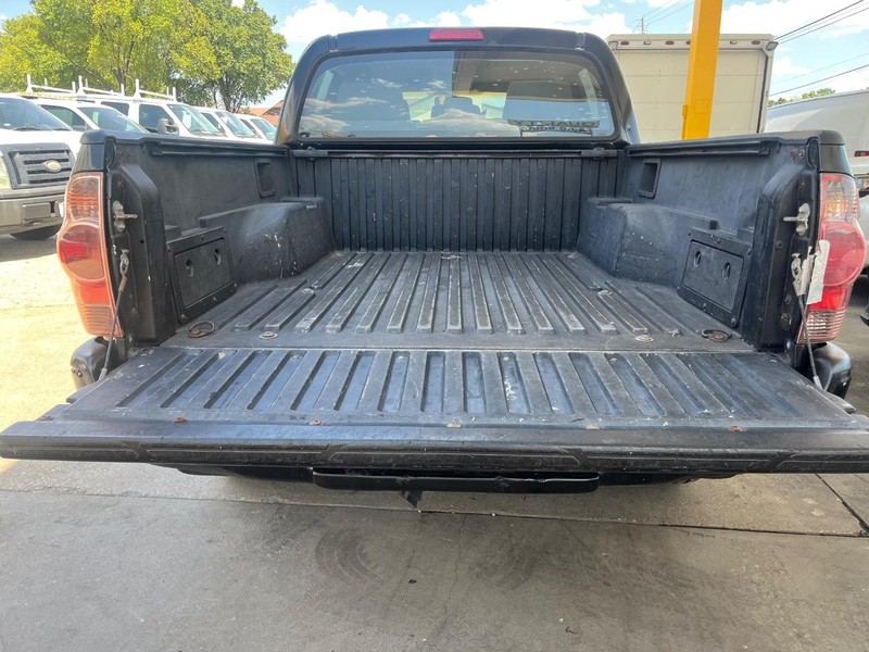 Toyota Tacoma Vehicle Image 06