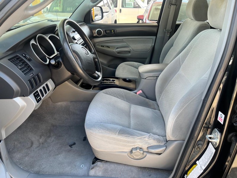 Toyota Tacoma Vehicle Image 08