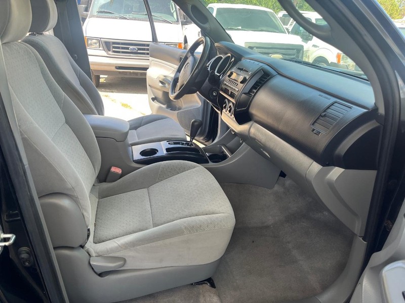 Toyota Tacoma Vehicle Image 09