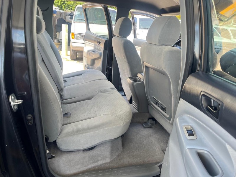 Toyota Tacoma Vehicle Image 10