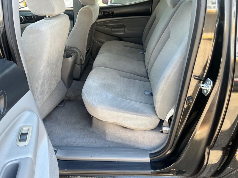 Toyota Tacoma Vehicle Image 11