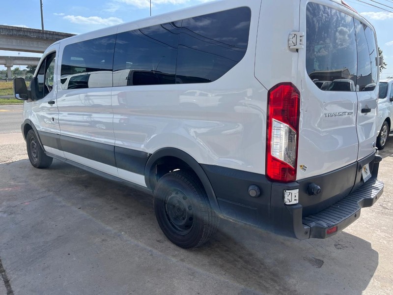 Ford Transit Wagon Vehicle Image 04