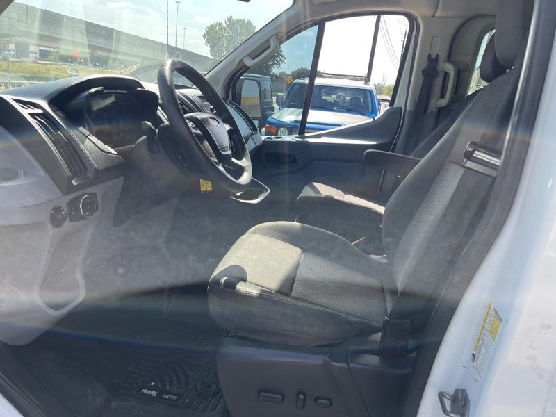 Ford Transit Wagon Vehicle Image 05
