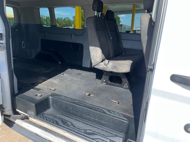 Ford Transit Wagon Vehicle Image 08