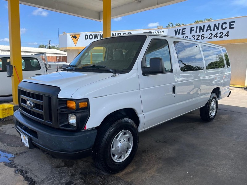 Ford Econoline Wagon Vehicle Image 03