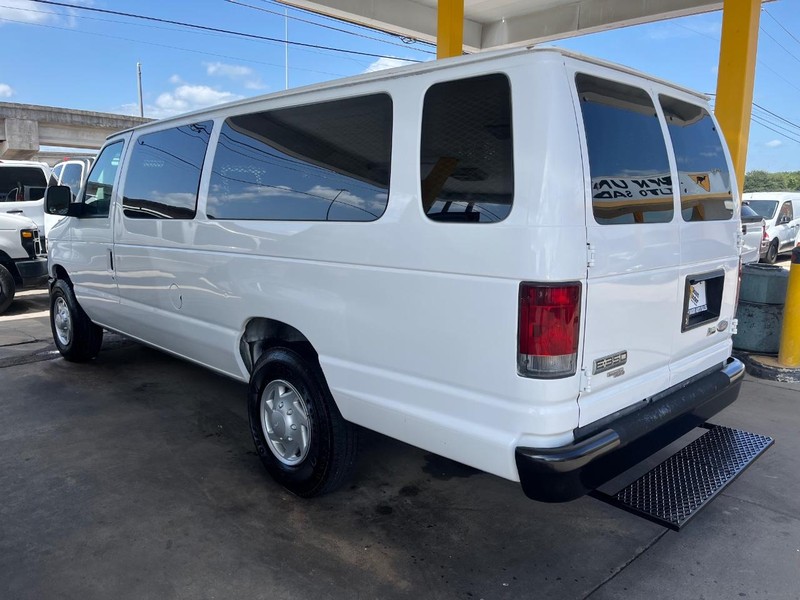 Ford Econoline Wagon Vehicle Image 04