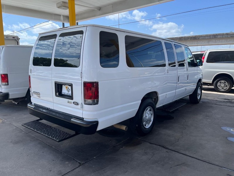 Ford Econoline Wagon Vehicle Image 06