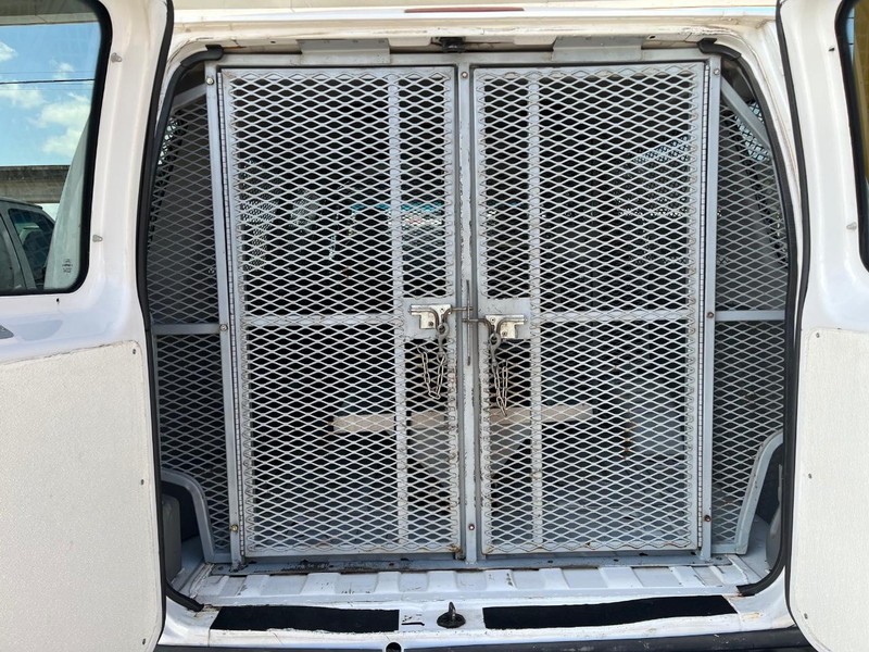 Ford Econoline Wagon Vehicle Image 09