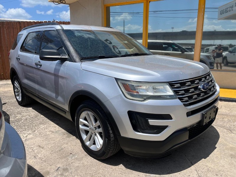 Ford Explorer Vehicle Image 03