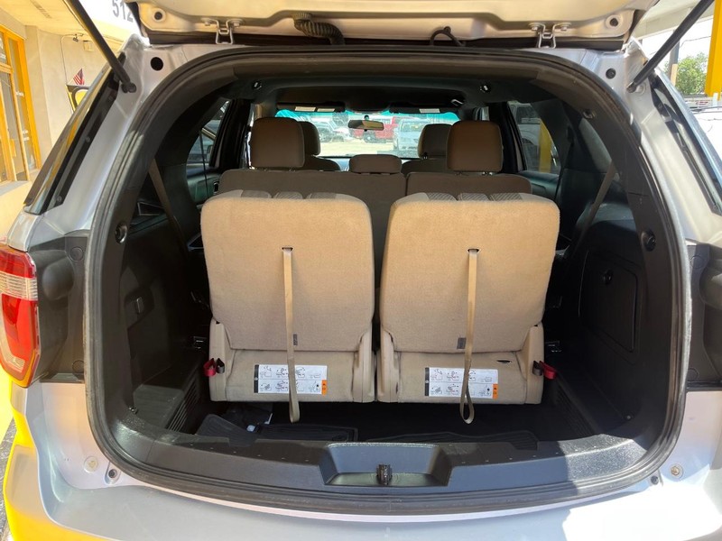 Ford Explorer Vehicle Image 05