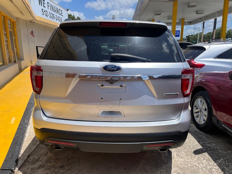 Ford Explorer Vehicle Image 06
