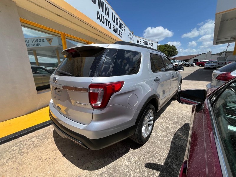 Ford Explorer Vehicle Image 07
