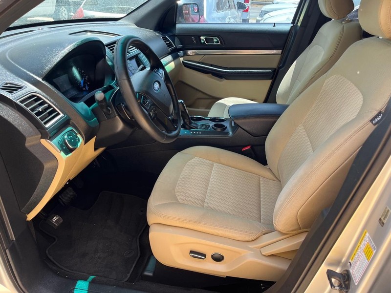 Ford Explorer Vehicle Image 08