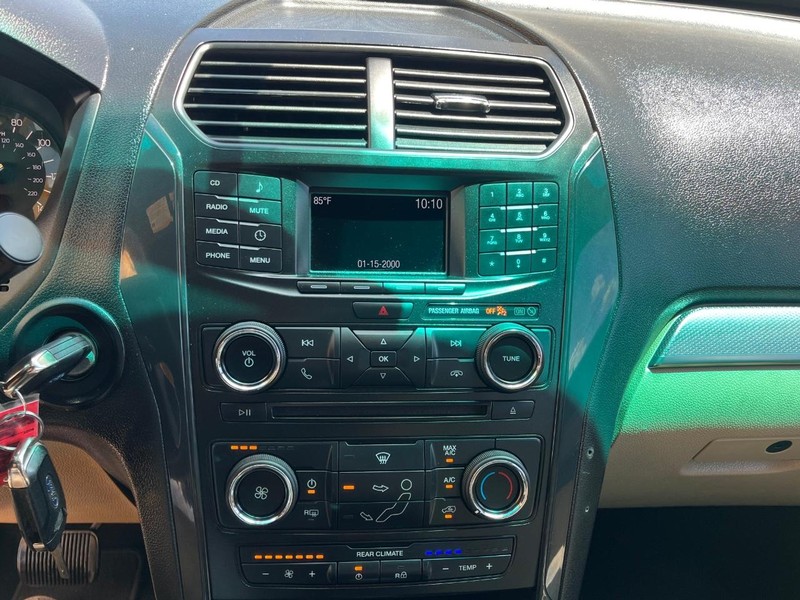Ford Explorer Vehicle Image 09