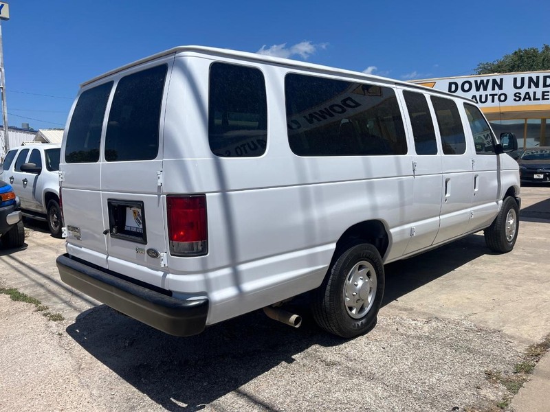 Ford Econoline Wagon Vehicle Image 06